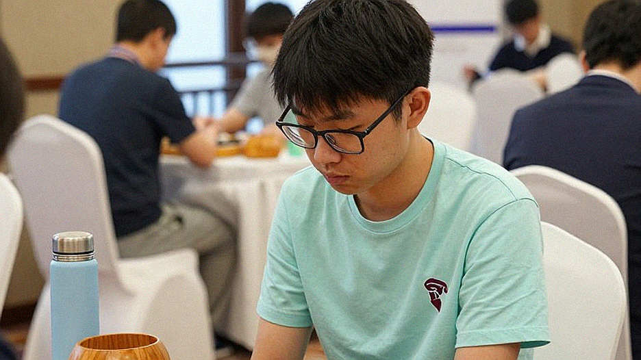 Vòng 9 Olympiad cờ vua 2026: Cú thoát hiểm của Gukesh và bàn cờ nữ bị lãng quên ở Samarkand